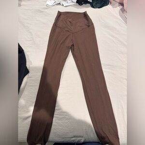 Brown High-Waisted Crossover Leggings